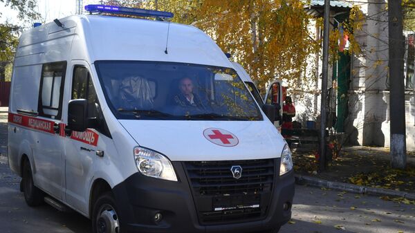 Xe cứu thương do Bộ Y tế Liên bang Nga giao cho xe cứu thương ở Melitopol - Sputnik Việt Nam