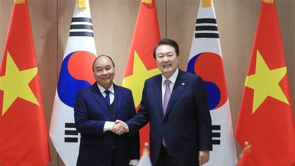 Chủ tịch nước Nguyễn Xuân Phúc và Tổng thống Hàn Quốc Yoon Suk - yeol tại buổi hội đàm
 - Sputnik Việt Nam