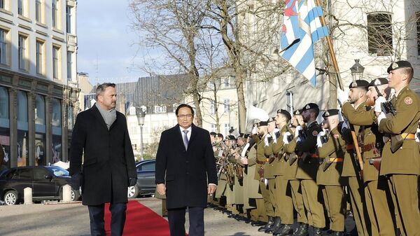 Thủ tướng Phạm Minh Chính và Thủ tướng Luxembourg Xavier Bettel duyệt đội danh dự
 - Sputnik Việt Nam