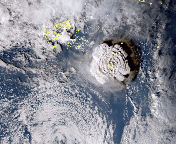 Hình ảnh vệ tinh mô tả vụ phun trào núi lửa dưới nước ở Tonga ở Thái Bình Dương đã gây ra sóng thần. - Sputnik Việt Nam