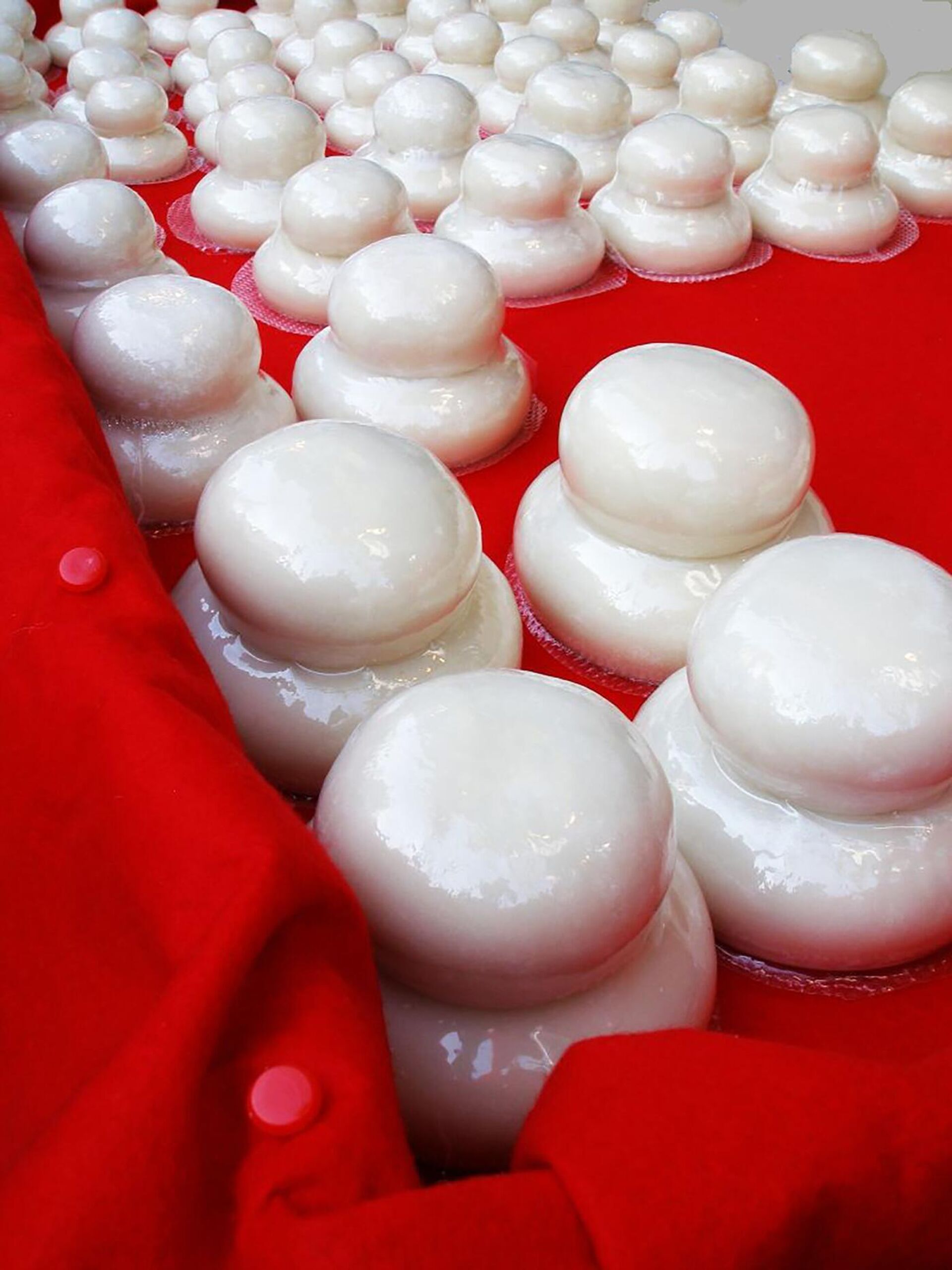 Bánh mochi Kagami là một món đồ trang trí truyền thống trong ngày Tết của người Nhật - Sputnik Việt Nam, 1920, 21.12.2022