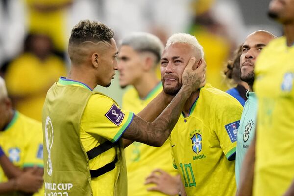 Cầu thủ bóng đá Neymar sau trận đấu vòng bảng World Cup giữa Croatia và Brazil. - Sputnik Việt Nam