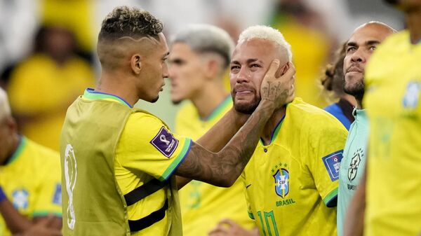 Cầu thủ bóng đá Neymar sau trận đấu vòng bảng World Cup giữa Croatia và Brazil. - Sputnik Việt Nam