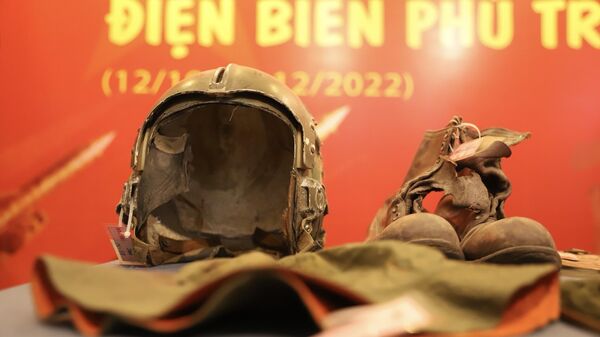 Các hoạt động kỷ niệm 50 năm chiến thắng Hà Nội - Điện Biên Phủ trên không tại Hà Nội - Sputnik Việt Nam