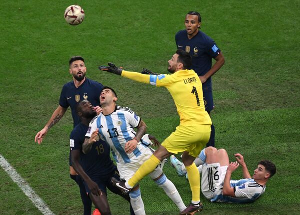 Một khoảnh khắc trong trận chung kết World Cup giữa Argentina và Pháp. - Sputnik Việt Nam