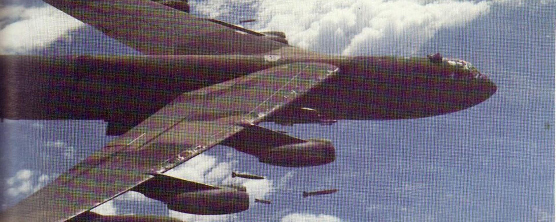Máy bay ném bom B-52 đang thực hiện ném bom trải thảm trong chiến tranh Việt Nam - Sputnik Việt Nam, 1920, 31.12.2022