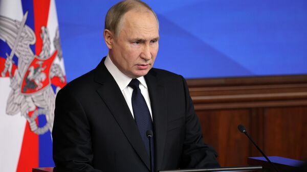 Tổng thống Vladimir Putin nói tại cuộc họp Bộ Quốc phòng Nga - Sputnik Việt Nam