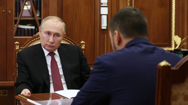Tổng thống Nga Vladimir Putin gặp Quyền Người đứng đầu DNR D. Pushilin - Sputnik Việt Nam