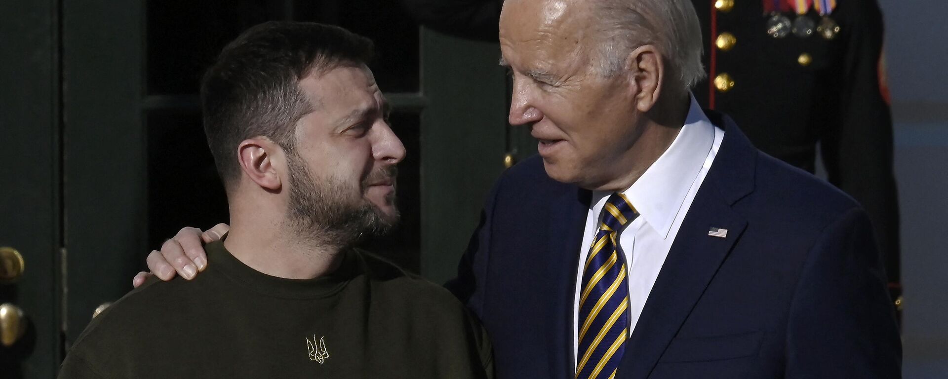 Tổng thống Hoa Kỳ Joe Biden chào đón Tổng thống Ukraina Vladimir Zelensky tại Bãi cỏ phía Nam Nhà Trắng ở Washington, ngày 21/12/2022 - Sputnik Việt Nam, 1920, 17.01.2023