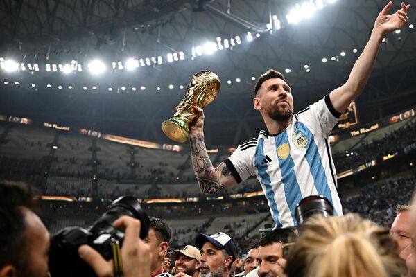 Đội trưởng đội tuyển quốc gia Argentina Lionel Messi tại lễ trao giải FIFA World Cup 2022 ở Qatar. - Sputnik Việt Nam