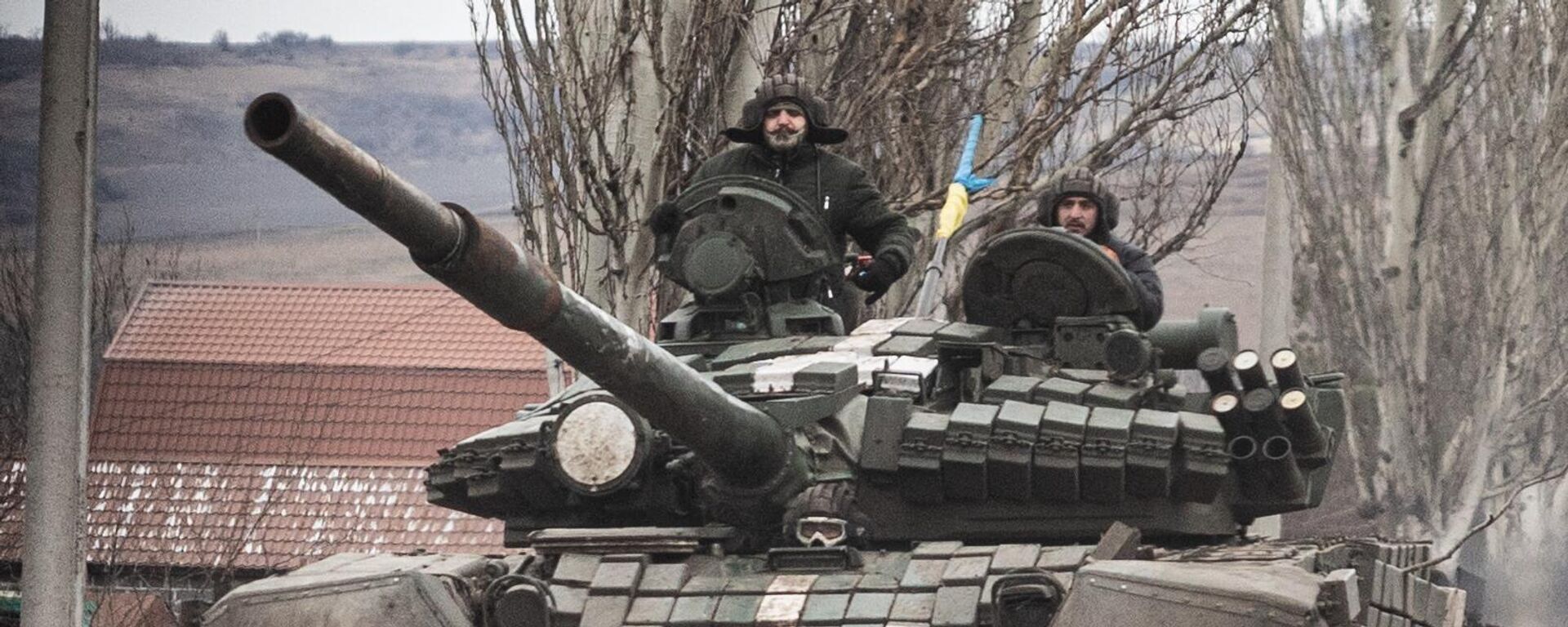 Binh sĩ Ukraina trên xe tăng T-72 ở Bakhmut (Artemovsk) - Sputnik Việt Nam, 1920, 26.12.2022