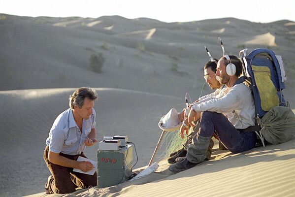 Các thành viên của Đoàn thám hiểm «Con người và sa mạc», một chuyến đi bộ trong sa mạc Karakum vào tháng 7-8 năm 1984. Cộng hòa xã hội chủ nghĩa Xô viết Kazakhstan. - Sputnik Việt Nam