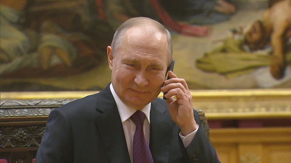 Cháu cũng gửi quà Năm Mới cho tôi chứ?: Tổng thống Putin gọi điện cho cô bé tỉnh Zaporozhye - Sputnik Việt Nam