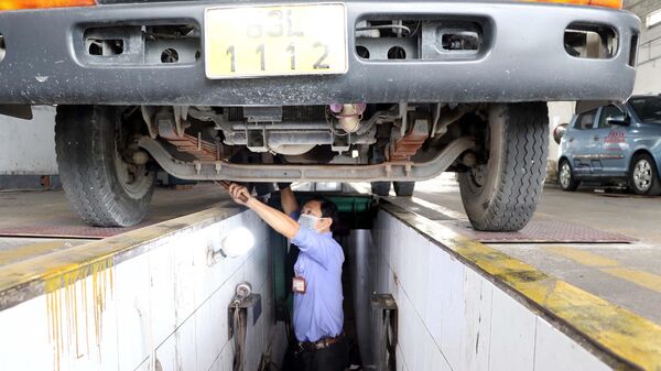 Lượng xe đăng kiểm đang bị ùn ứ tại Sóc Trăng - Sputnik Việt Nam
