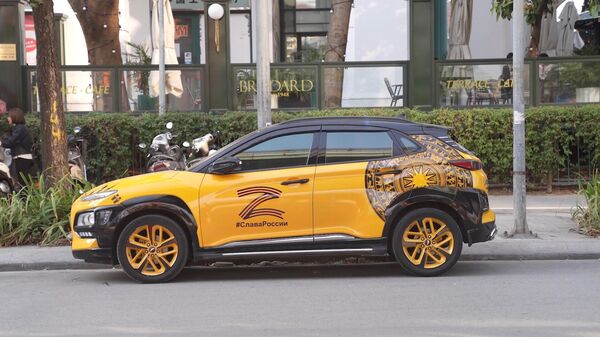 xe có dán biểu tượng hình chữ Z - Sputnik Việt Nam