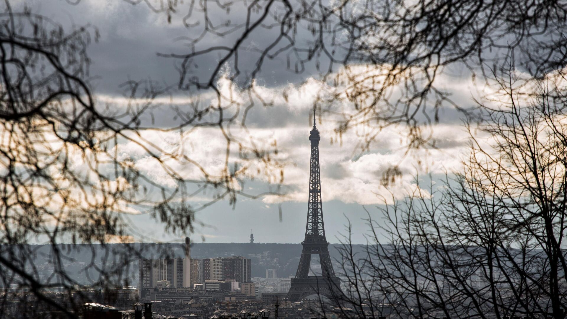 Tháp Eiffel ở Paris - Sputnik Việt Nam, 1920, 30.12.2022