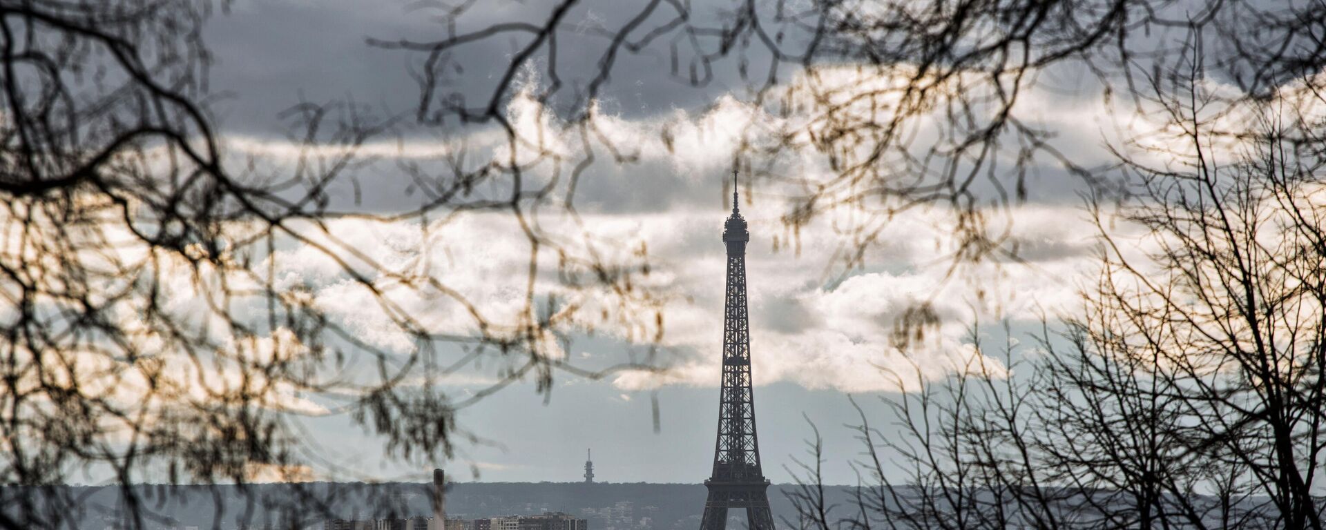 Tháp Eiffel ở Paris - Sputnik Việt Nam, 1920, 21.06.2023