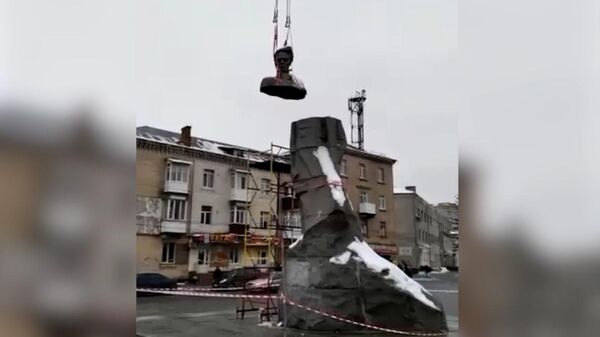 Ở Ukraina những nỗ lực phá bỏ các tượng đài của Liên Xô vẫn đang tiếp tục - Sputnik Việt Nam