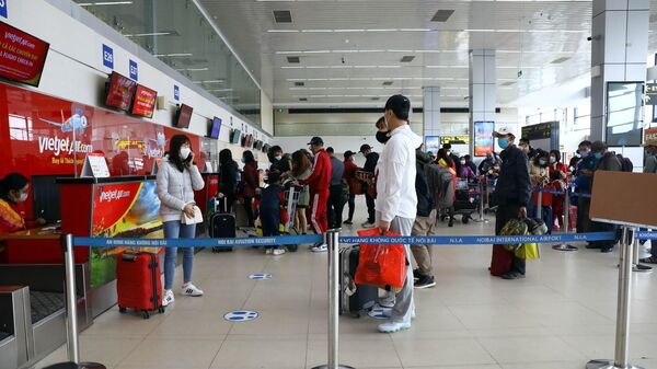 Sân bay Nội Bài đông khách ngày đầu năm mới Nhâm Dần 2022 - Sputnik Việt Nam