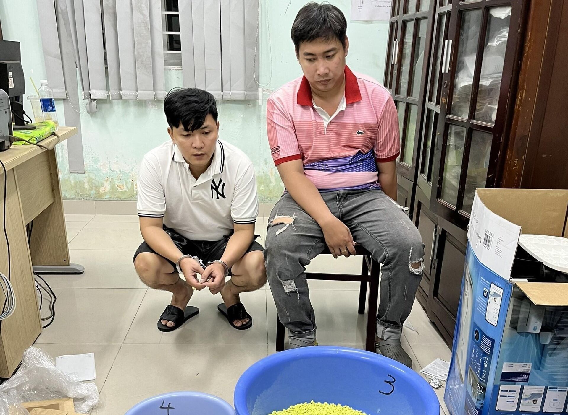 Hà Nội: Thu giữ hơn 98 kg ma túy ngụy trang thành các kiện hàng gửi từ Đức về Việt Nam - Sputnik Việt Nam, 1920, 06.01.2023