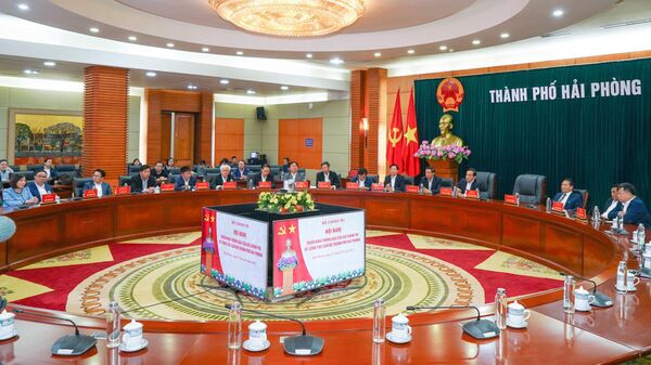 Đồng chí Đỗ Mạnh Hiến điều hành hoạt động của Thành ủy Hải Phòng - Sputnik Việt Nam
