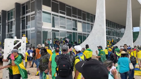 Những người ủng hộ Bolsonaro chiếm tòa nhà Quốc hội ở thủ đô Brazil - Sputnik Việt Nam