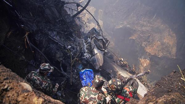 Hiện trường vụ rơi máy bay Yeti Airlines ở Nepal - Sputnik Việt Nam
