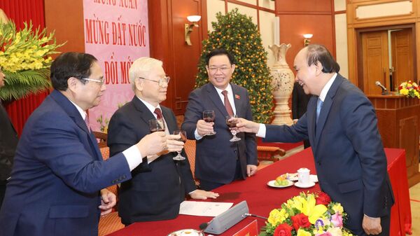 Tổng Bí thư Nguyễn Phú Trọng chúc Tết các đồng chí lãnh đạo và nguyên lãnh đạo Đảng, Nhà nước - Sputnik Việt Nam