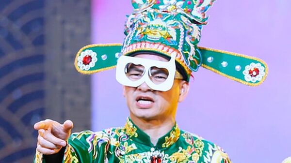 Nghệ sĩ Xuân Bắc vào vai Nam Tào trong chương trình Táo quân 2023. - Sputnik Việt Nam