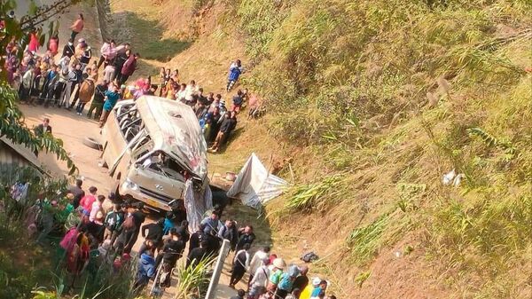 Tai nạn liên quan đến xe buýt nhỏ ở Việt Nam - Sputnik Việt Nam