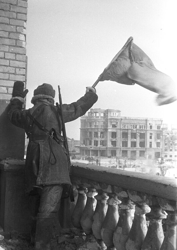 Lá Cờ giải phóng tung bay trên Stalingrad. - Sputnik Việt Nam