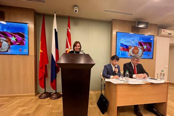 Theo đó, ngày 30/1, Uỷ ban đối ngoại thành phố Saint Petersburg, Nga đã chủ trì tổ chức hội thảo khoa học nhân dịp kỷ niệm 73 năm thiết lập quan hệ ngoại giao giữa Liên bang Nga và Việt Nam. - Sputnik Việt Nam