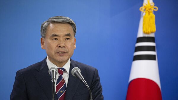 Министр обороны Южной Кореи Ли Чжон Соп на пресс-конференции в Сеуле, Южная Корея - Sputnik Việt Nam