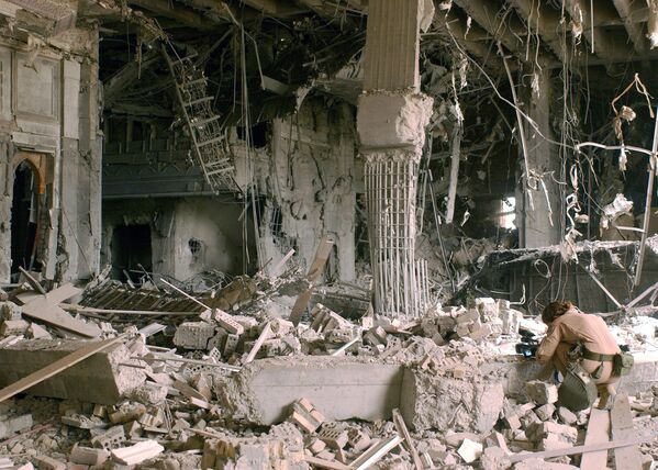 Trụ sở Đảng Xã hội Phục hưng Ả Rập Baath James Gordon bị dội bom, Iraq. - Sputnik Việt Nam