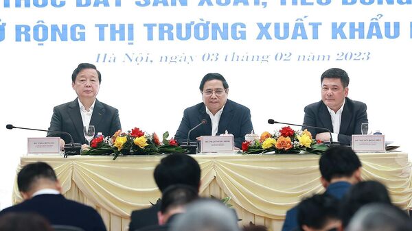 Thủ tướng Phạm Minh Chính dự Hội nghị thúc đẩy sản xuất, tiêu dùng và mở rộng thị trường xuất khẩu - Sputnik Việt Nam