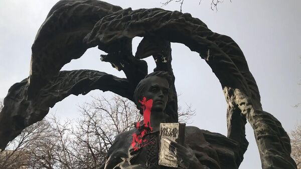 Đài tưởng niệm nhà thơ Ukraina Taras Shevchenko bị phá hoại ở Bulgaria - Sputnik Việt Nam