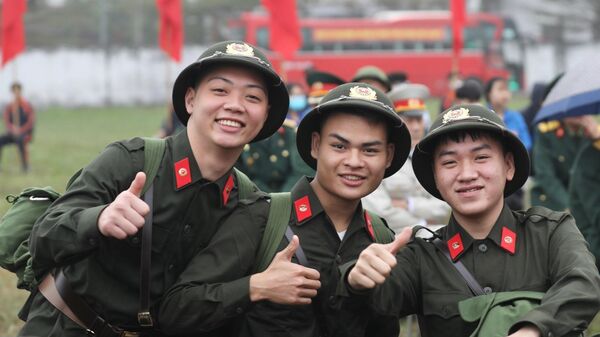 Thanh niên Thủ đô nô nức lên đường thực hiện nghĩa vụ quân sự năm 2023 - Sputnik Việt Nam
