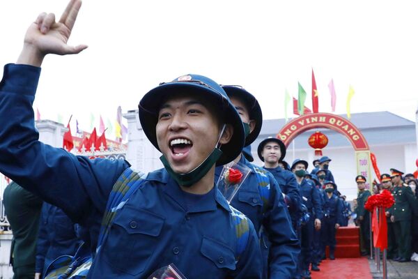 Thanh niên Thủ đô nô nức lên đường thực hiện nghĩa vụ quân sự năm 2023 - Sputnik Việt Nam
