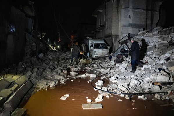 Tàn phá sau trận động đất ở Jandaris, Syria. - Sputnik Việt Nam