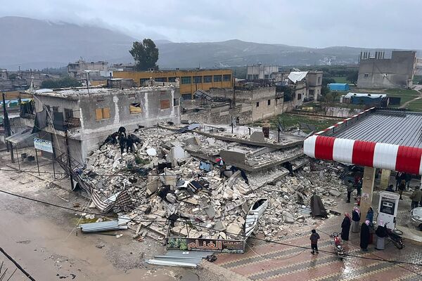Sụp đổ sau trận động đất ở Azmarine, Syria. - Sputnik Việt Nam