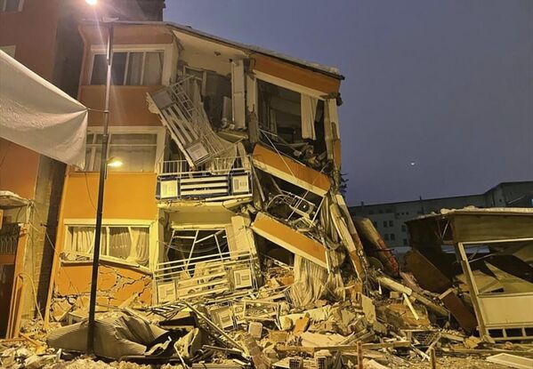 Tàn phá sau trận động đất ở Pazardzhik, Thổ Nhĩ Kỳ. - Sputnik Việt Nam