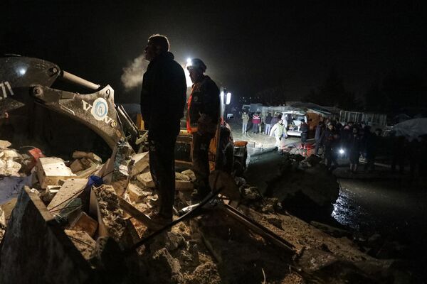 Sụp đổ sau trận động đất ở Azaz, Syria. - Sputnik Việt Nam
