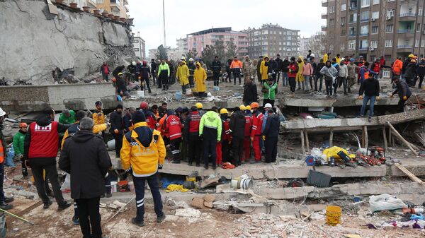 Hoạt động cứu hộ đang diễn ra ở Thổ Nhĩ Kỳ trong vùng động đất tàn phá - Sputnik Việt Nam