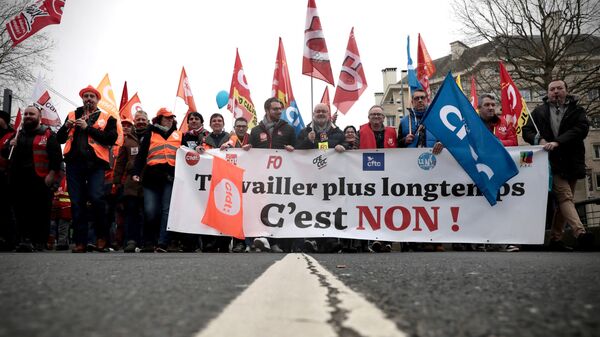 Cuộc biểu tình phản đối cải cách lương hưu diễn ra trên khắp nước Pháp. - Sputnik Việt Nam