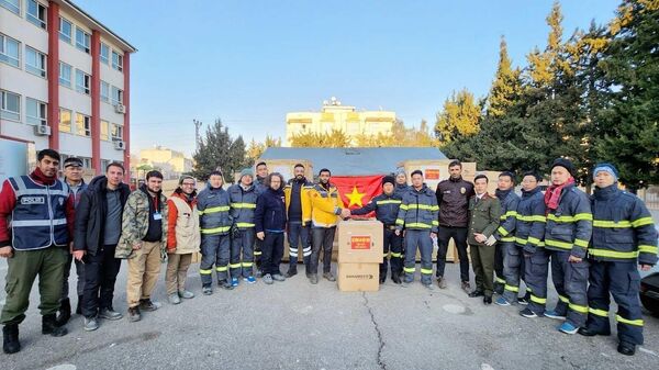 Đoàn công tác Bộ Công an trao thiết bị y tế hỗ trợ nạn nhân chịu thảm họa động đất ở Thổ Nhĩ Kỳ  - Sputnik Việt Nam