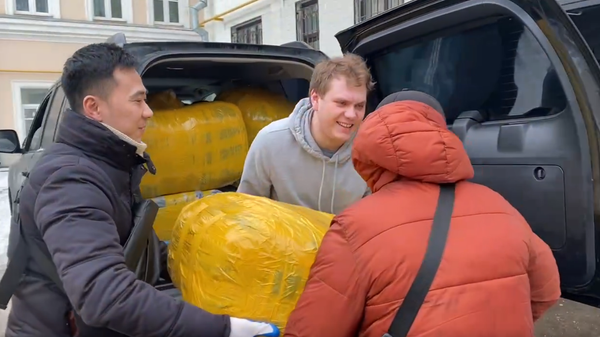 Những người Việt hảo tâm ở Nga đã quyên góp một xe hàng viện trợ nhân đạo cho các nạn nhân động đất ở Syria - Sputnik Việt Nam