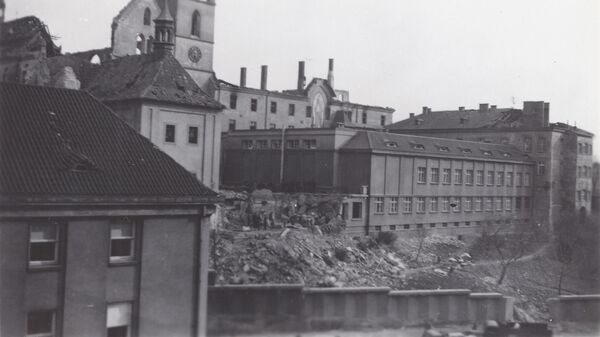 Tu viện Emmaus ở Praha, một ngày sau vụ đánh bom vào ngày 14 tháng 3 năm 1945 - Sputnik Việt Nam