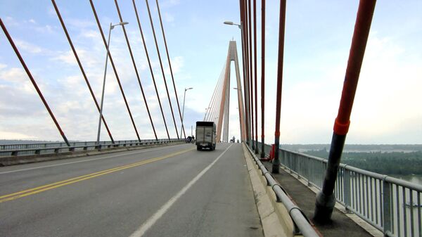 Trên cầu Rạch Miễu nối liền Mỹ Tho với Bến Tre (Việt Nam) - Sputnik Việt Nam
