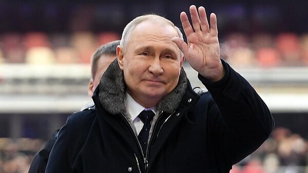 Ngày 22 tháng 2 năm 2023. Tổng thống Nga Vladimir Putin phát biểu tại buổi hòa nhạc Vinh quang cho những người bảo vệ Tổ quốc! - Sputnik Việt Nam