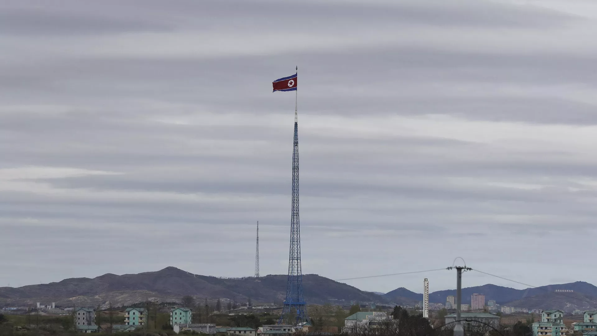 Cờ Bắc Triều Tiên tại khu phi quân sự ở Paju, Hàn Quốc - Sputnik Việt Nam, 1920, 28.11.2023
